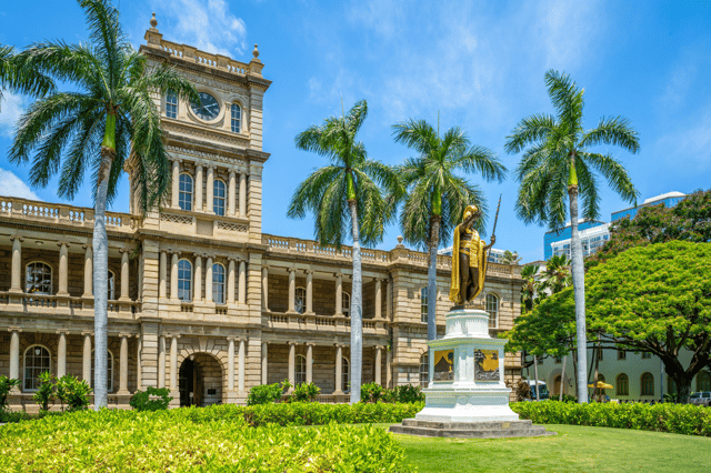 Honolulu Walking Tour: History, Royalty & Must-See Spots