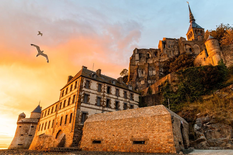 Vanuit Parijs, Betoverende Mont St Michel privétourVan Parijs naar de betoverende Mont St Michel: een tijdloze reis