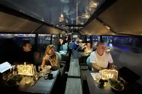 Bustronomy Dubai: Ramadan Sohoor na kołach i wycieczka po mieście