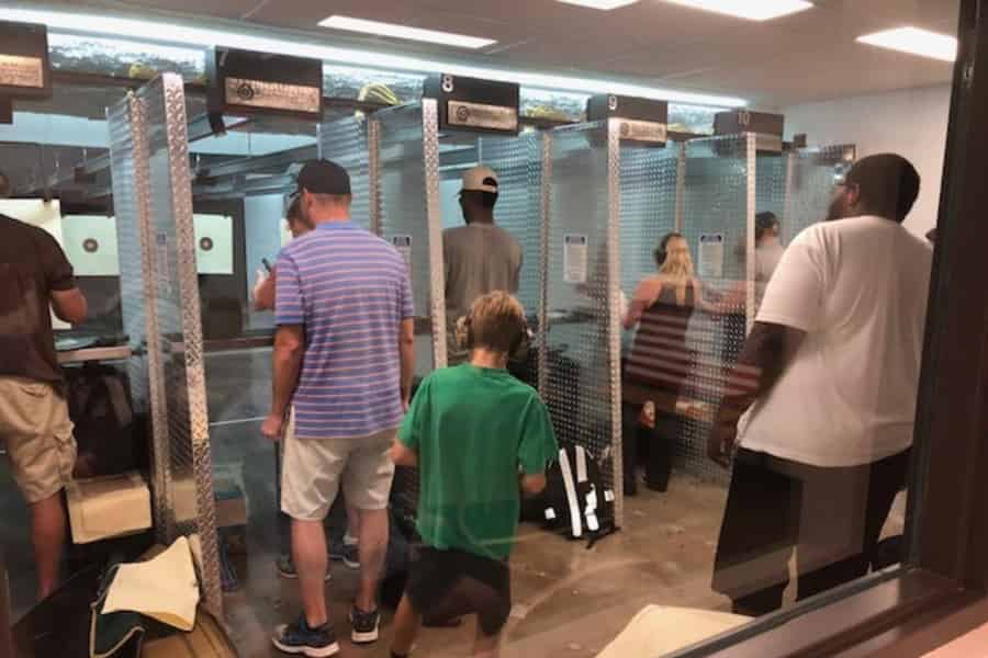 Dallas: Shooting Center Indoor Gun Range Experience. Foto: GetYourGuide
