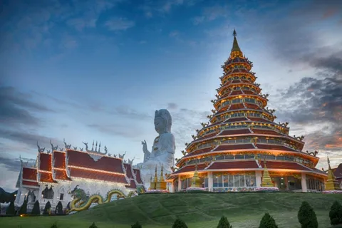 Visita a los 3 Templos Blanco, Azul y Rojo de Chiang Rai