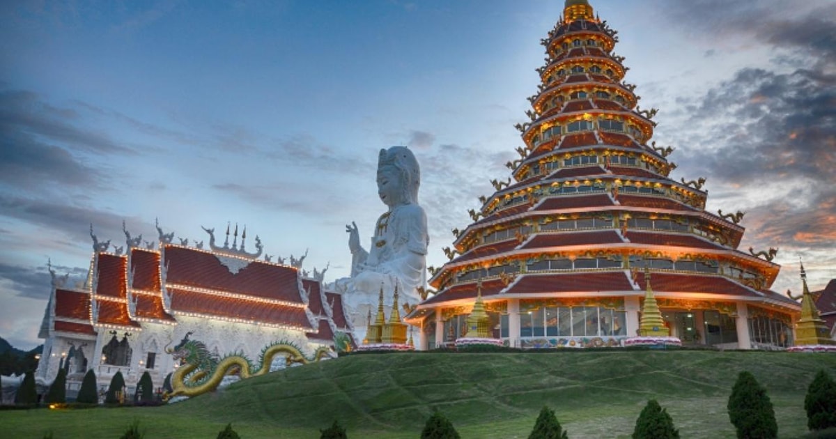 Chiang Rai White, Blue, Red 3 Temples Tour | GetYourGuide
