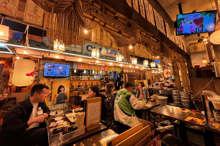 Kanazawa: Nighttime Izakaya Tour with Local Guide