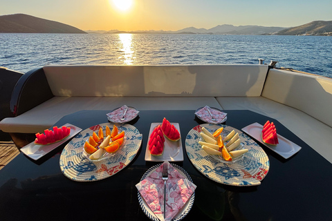 Bodrum: Private Yacht Tour with Lunch for 6 Hours Bodrum Private Yacht Sunset Tour With Dinner For 3 Hour