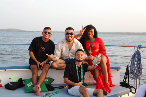 Cartagena: Lussuoso tour della baia al tramonto a Catamarán con Open Bar