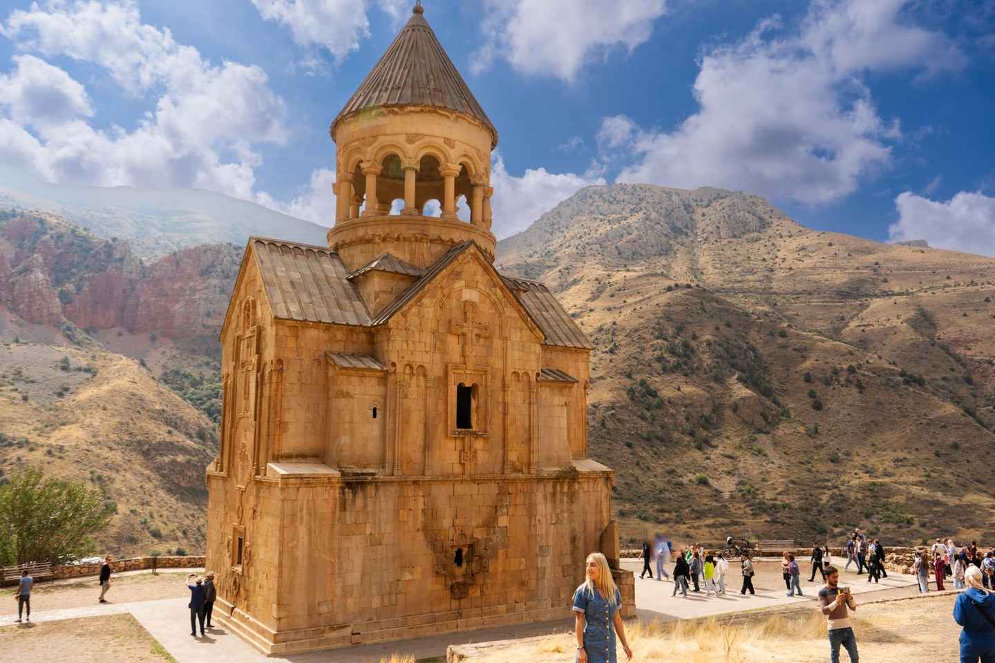 Yerevan: Khor Virap, Noravank, Höhle & Weinverkostung Tagesausflug