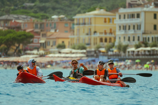 From Monterosso to Vernazza: Guided Cinque Terre Kayak Tour