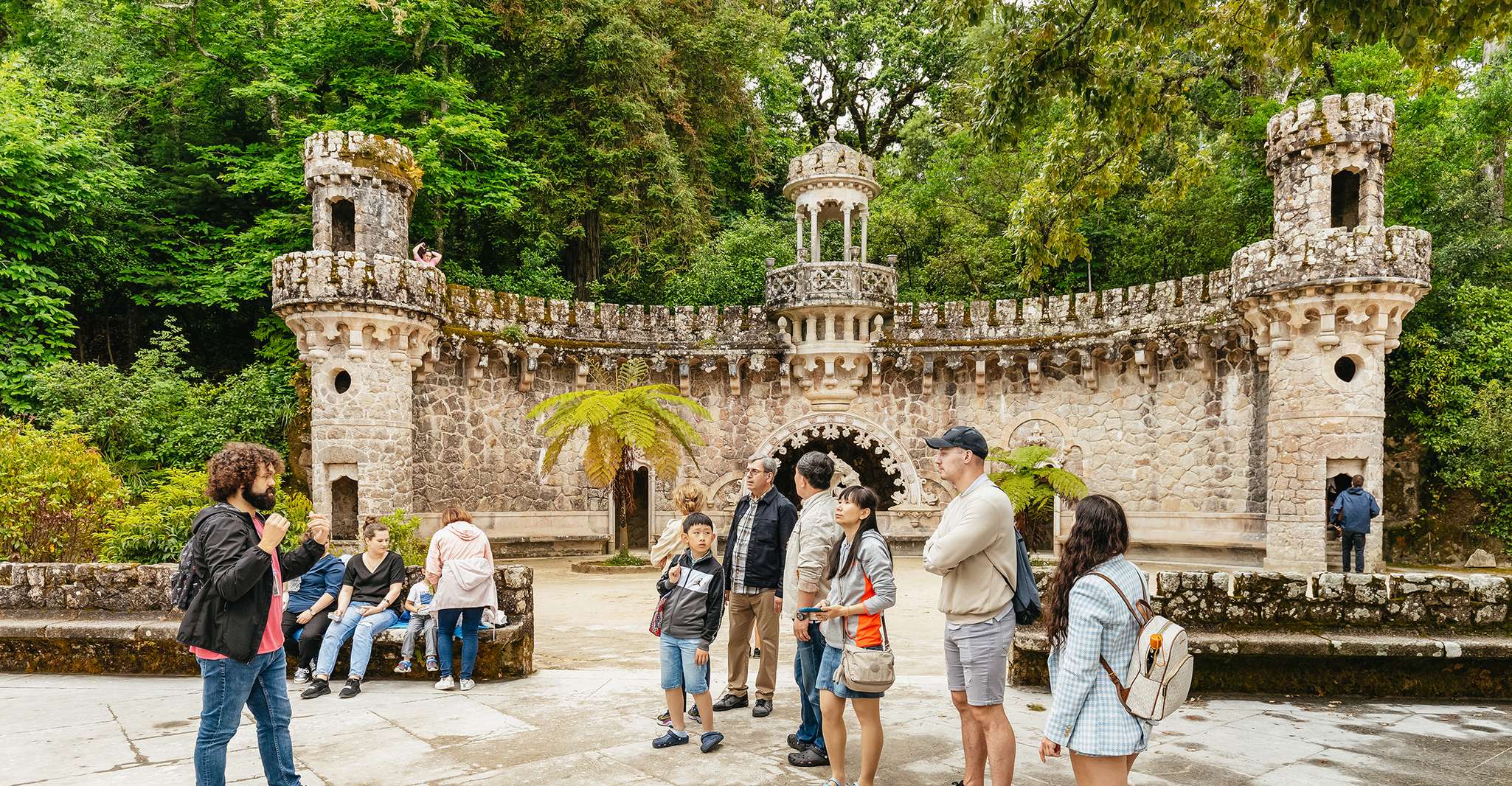 Von Lissabon Sintra, Regaleira, Pena Palace und Cascais Tour - Hizvo