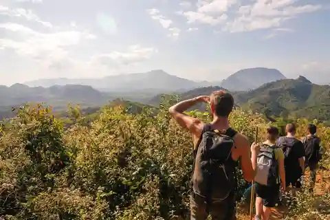 Luang Prabang : Randonnée en montagne et excursion nocturne dans les villages locaux