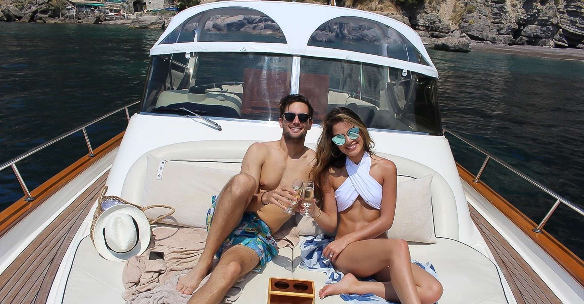 De Salerno, viagem de um dia à Costa Amalfitana de barco com bebidas - Hizvo