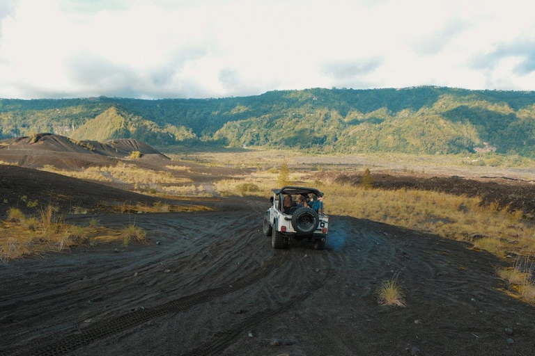 Bali: Dag/Solnedgång Dag/Solnedgång Mount Batur 4WD Jeep och naturlig varm källaEndast jeeptur dag/solnedgång (mötesplats)