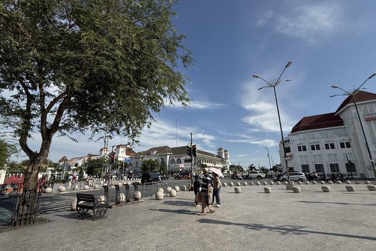 Yogyakarta: Sultan Palace and Water castle Guided Tour Water castle Guided Tour