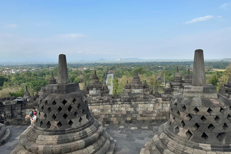 Tour del Tempio di Borobudur e del Tempio di Prambanan con scalata