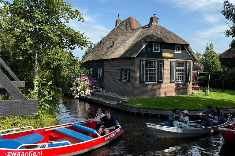 From Amsterdam: Giethoorn Small Group Tour with Boat Ride