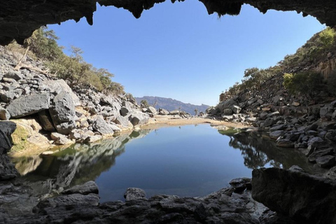 Muscat: Jebel Shams Balcony Walk & Wadi Nakhr Shared Tour