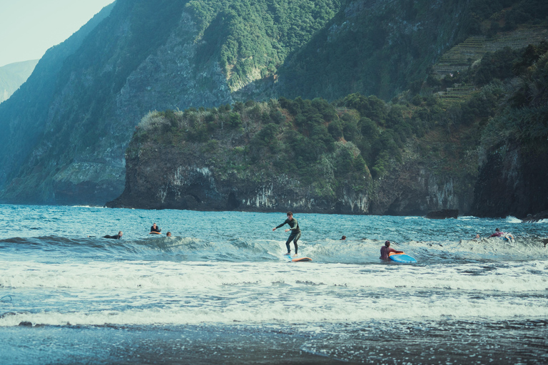 Madeira : Experiencia de surf para todosClase de surf en grupo semiprivado