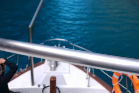 Crociera sul Canale di Corinto: porti antichi, acque cristalline e storiaCrociera sul Canale di Corinto: antichi porti, acque cristalline e storia