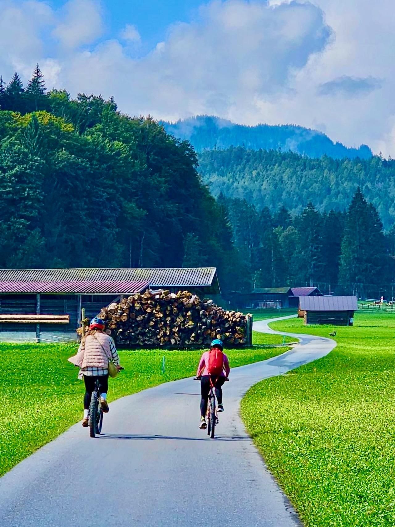 Von München mit dem Tesla nach Garmisch, mit dem E-Bike zum Eibsee | Tagestour