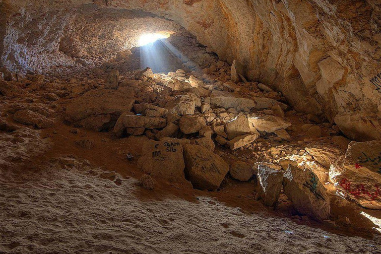 الدوحة: جولة بصحبة مرشد في كهف المسفر