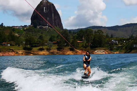 Da Guatape: 1 ora di WakeboardDa Guatape: Wakeboard
