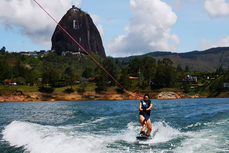 Da Guatape: 1 ora di WakeboardDa Guatape: Wakeboard