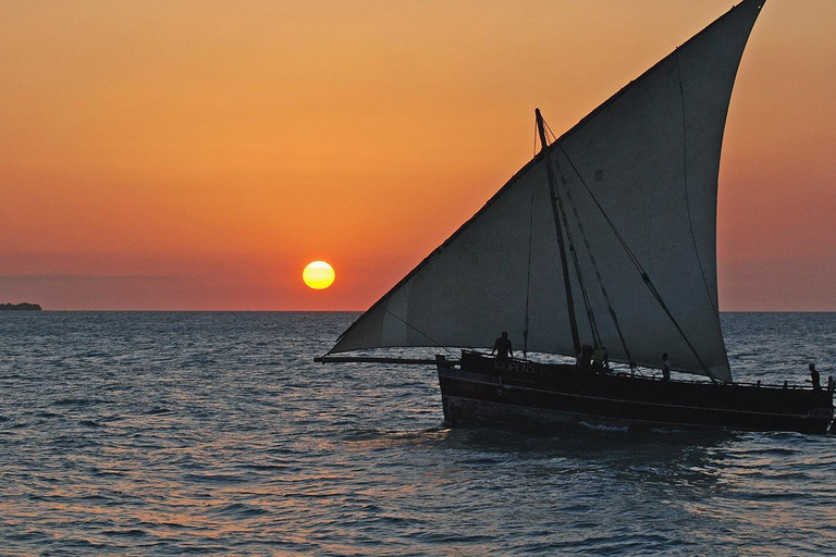 Crucero en dhow al atardecer por la costa de Stone Town