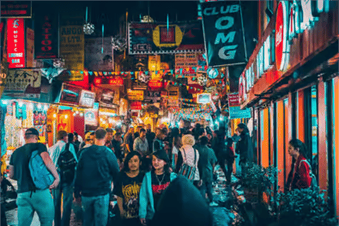 Kathmandu Nightlife: Thamel Pub Crawl with a Local Host