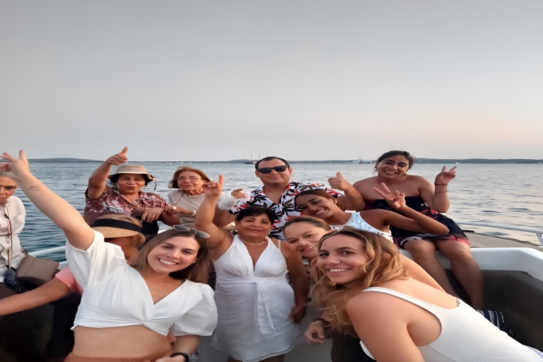 Cartagena: Sunsetbay tour with 3 hours open bar and disco! 3 hours on baytour and free disco entrance, open bar