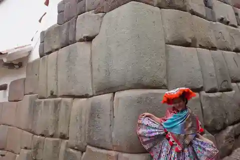 Em Cusco: Passeio a pé pelo centro histórico de Cusco.