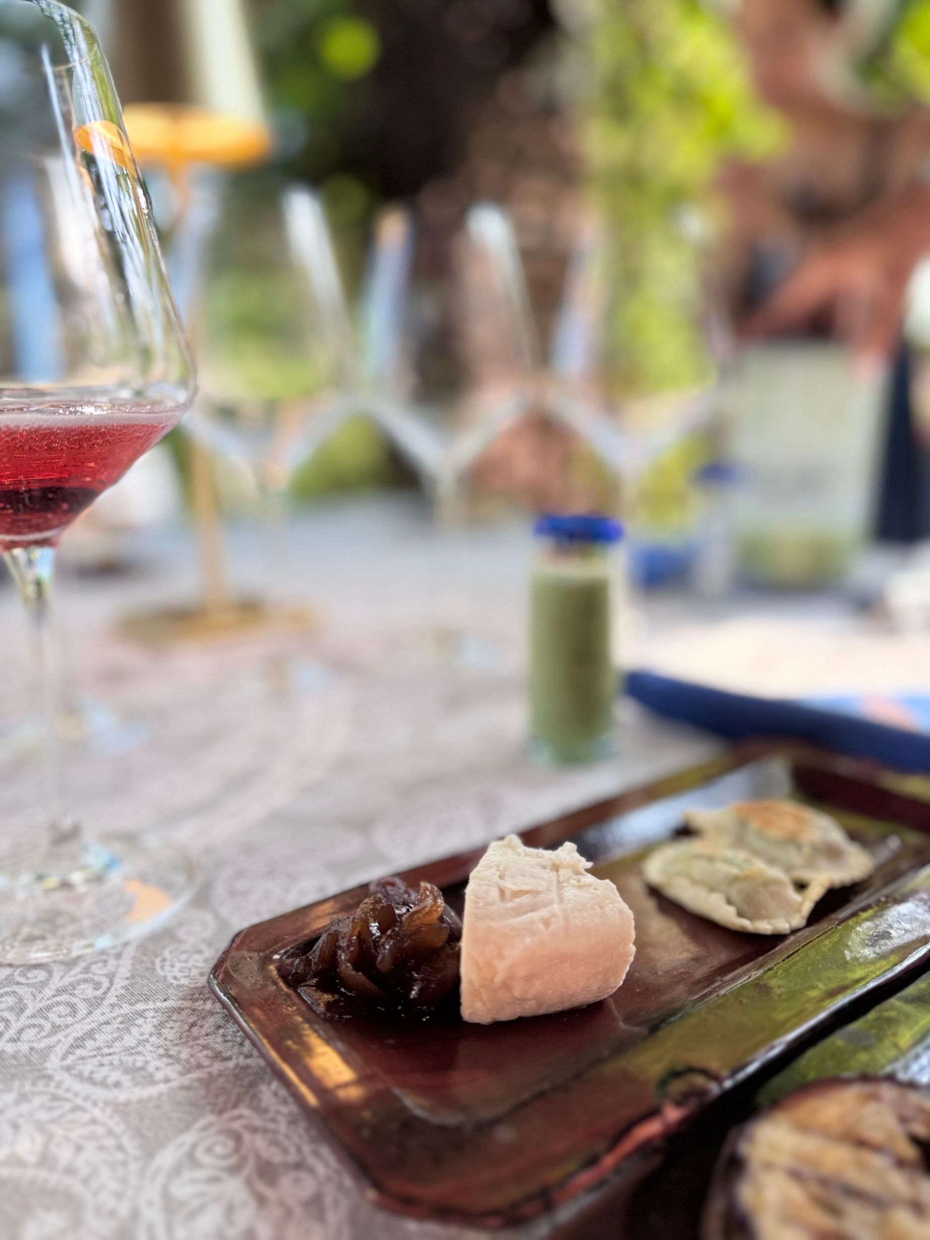 Acqui Terme: Weinverkostung mit Sommelier & Gourmetplatte