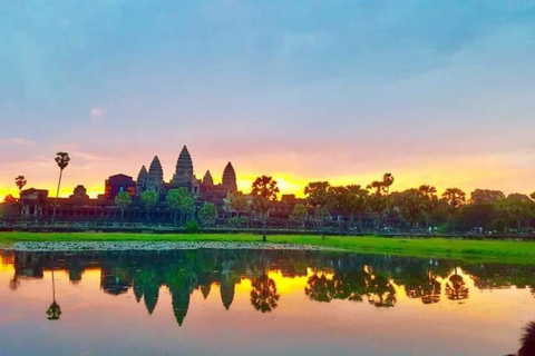 Siem Reap: Angkor Wat Sunrise & Bayon Private Tour