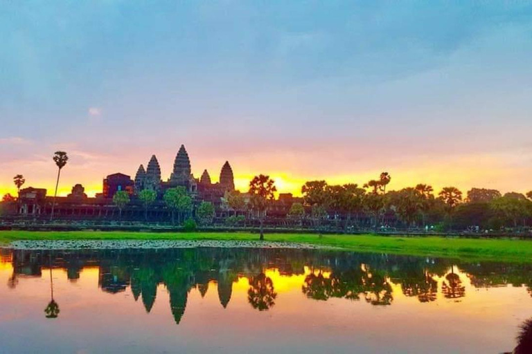 Siem Reap: Angkor Wat Sunrise & Bayon Private Tour