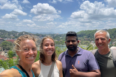 Desde Kandy Excursión en Tuk Tuk por las Rocas de Sigiriya y Pidurangala