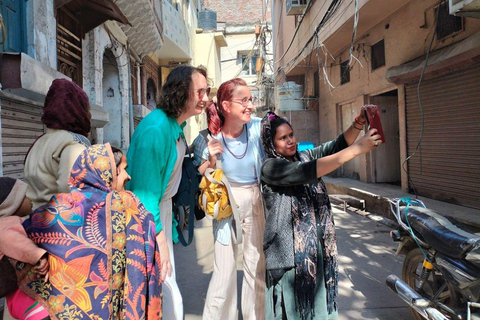 德里：女性导游陪同的旧德里豪华之旅与嘟嘟车体验德里：老德里奢华之旅（女导游陪同，嘟嘟车接送）