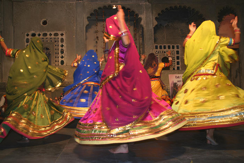 Udaipur: Private Half-Day Tour by Tuk-Tuk or CarHalf-Day Tour by Tuk-Tuk