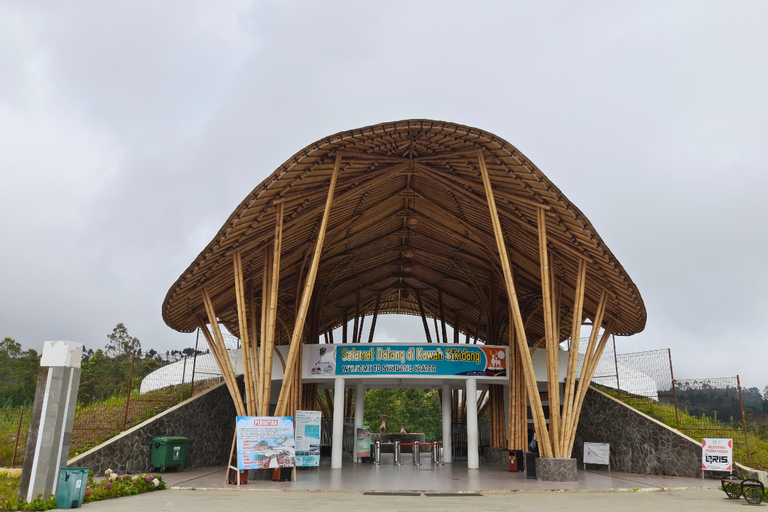 Yogyakarta: Menjer Lake Bamboo Boat Tour with Lunch