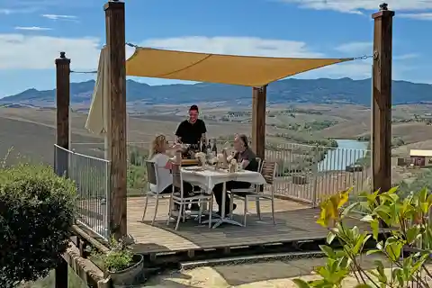 Volterra: Prova de vinhos com almoço ou jantar na Toscânia