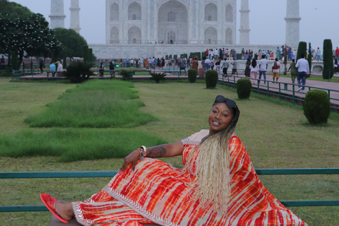 From Bangalore: Taj Mahal Day Trip with Return Flights Tour with both side Flights - all inclusive