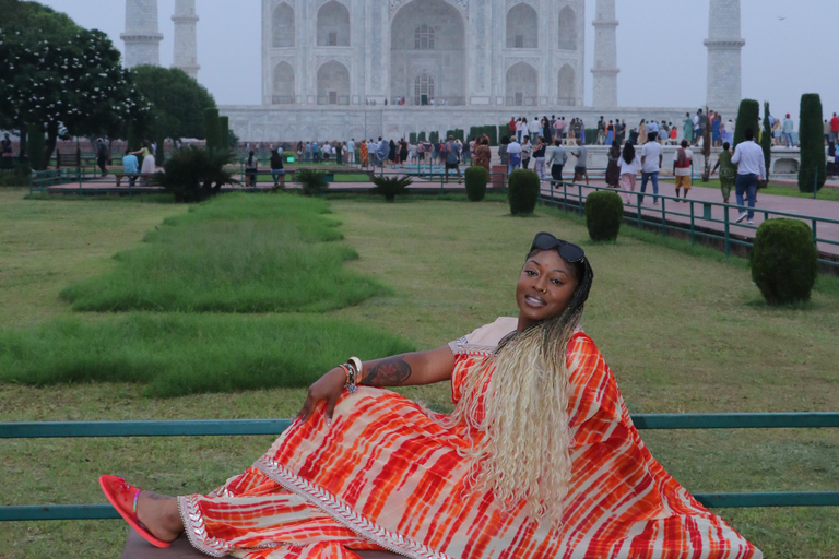 From Bangalore: Taj Mahal Day Trip with Return Flights Tour with both side Flights - all inclusive