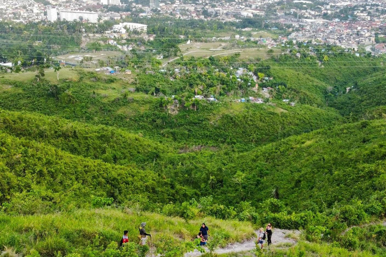 Senderismo para contemplar la hermosa vista de la ciudad de Cebú