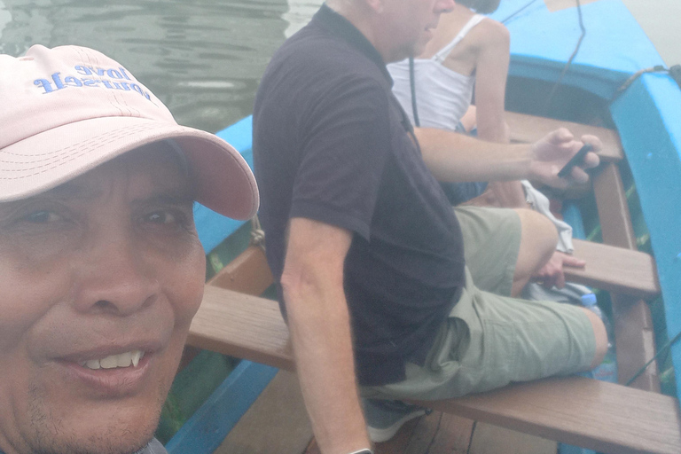 Jakarta: Guided City Tour by Tuk Tuk, Train, and Boat