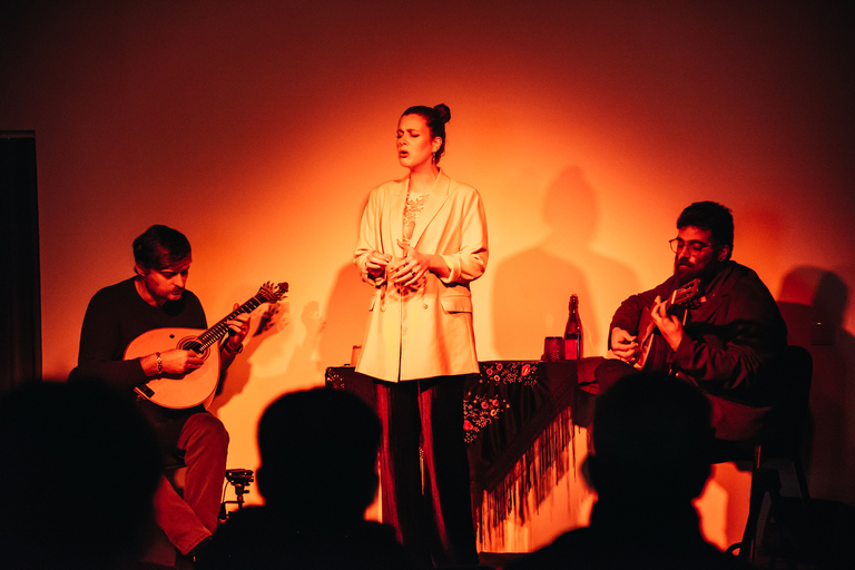 Porto: Live Fado-konsert med ett glas Tawny PortvinPorto: Live Fado-konsert med portvin och audioguide