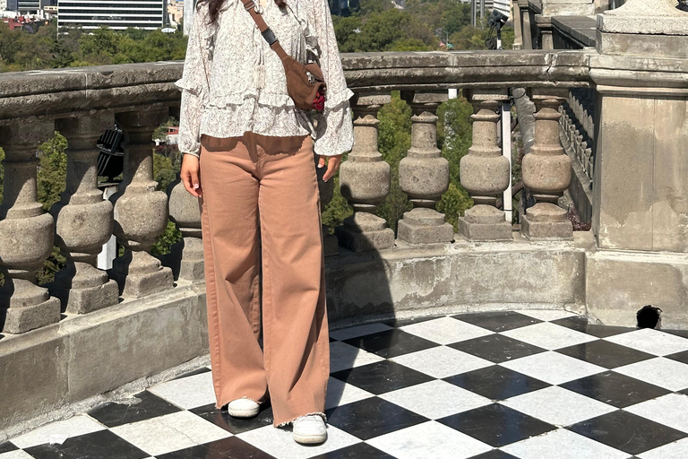 Chapultepec Castle: Private tour with local guide, tickets included Chapultepec Castle: Private Tour with Local Guide and Entrance Fees Included