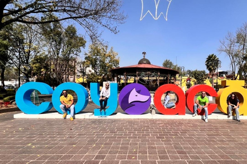 Musique et tequila à Xochimilco, visite de Coyoacán et CUMusique et Tequila à Xochimilco visite Coyoacán et CU