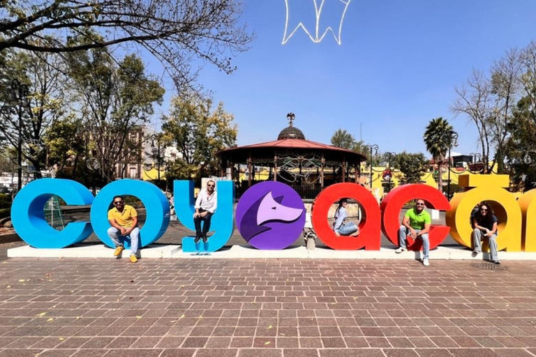 Musique et tequila à Xochimilco, visite de Coyoacán et CUMusique et Tequila à Xochimilco visite Coyoacán et CU