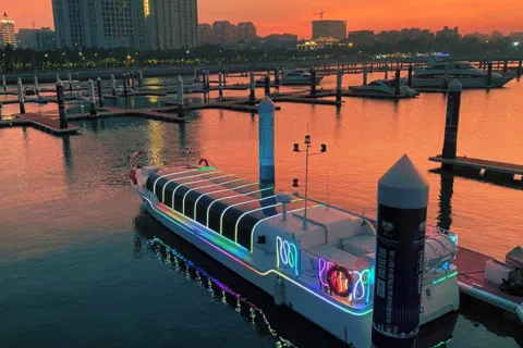 Haikou: Crucero Nocturno en el Barco Nanhai Pearl por la Bahía de Haikou