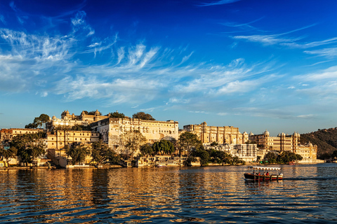 Udaipur: 2-Day Private Tour with Kumbhalgarh and Ranakpur