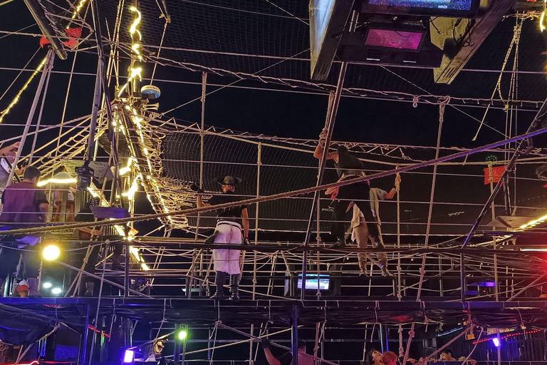 Cancun: Night Pirate Ship Cruise with Dinner and ShowCancun: Nächtliche Piratenschiff-Kreuzfahrt mit Abendessen und Show