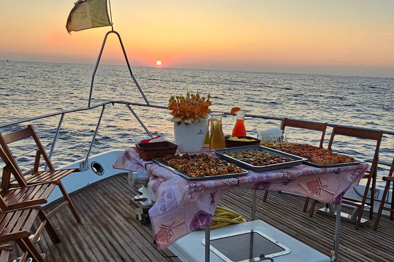 Lampedusa: Sunset with Aperitif, Night Baths and Dinner