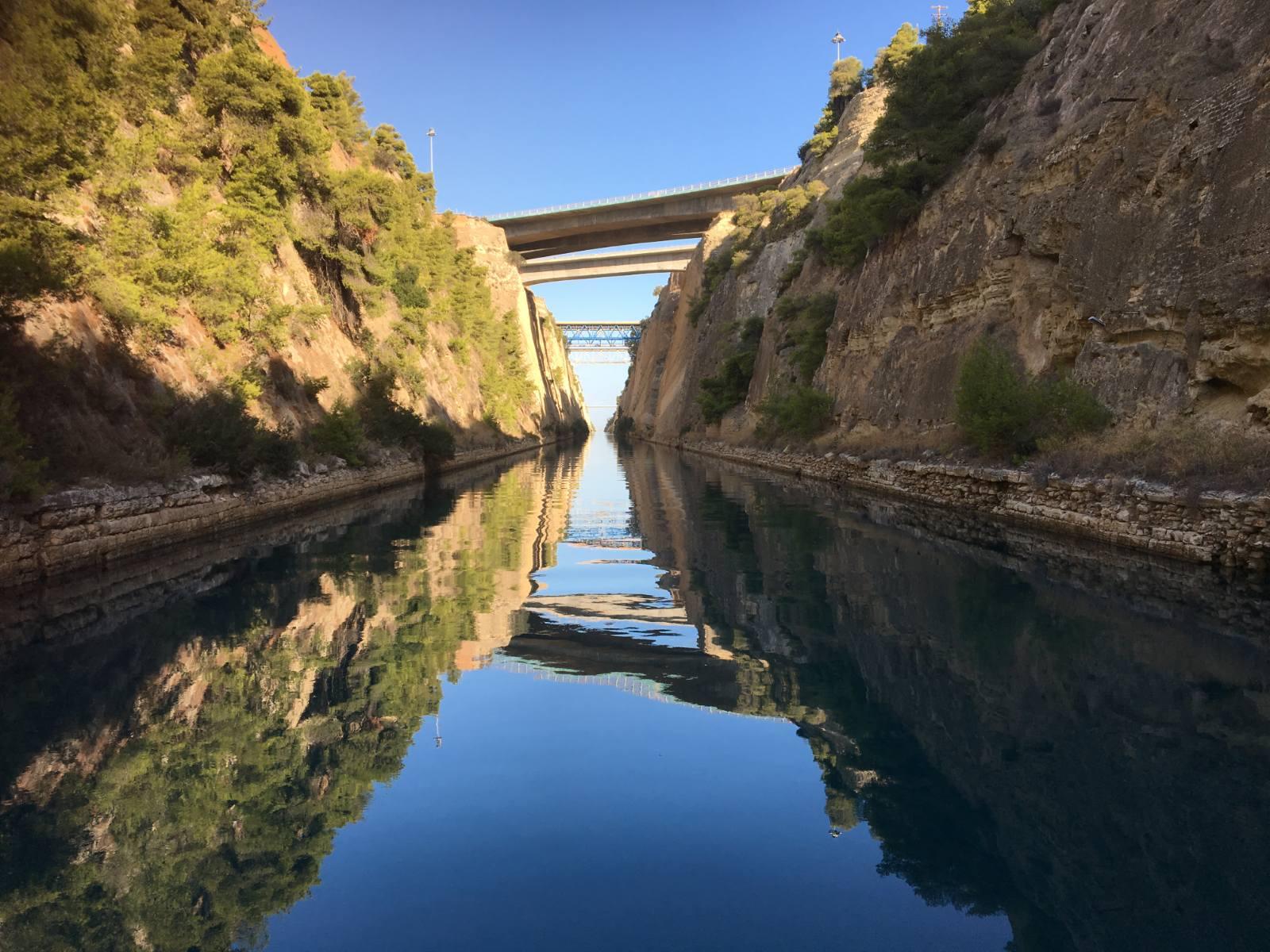 Kreuzfahrt durch den Kanal von Korinth: Antike Häfen, kristallklares Wasser und Geschichte